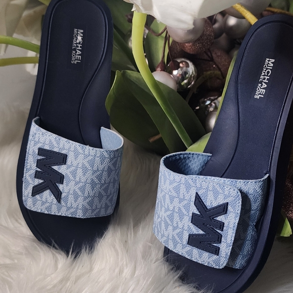 Michael Kors  Strappy Slides Brand New - Picture 1 of 7